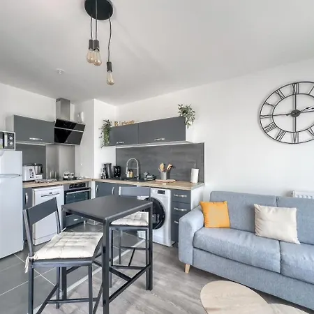 La Parenthese Apartment *